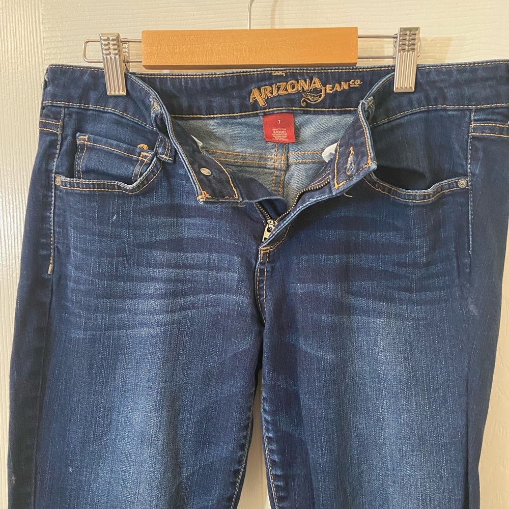 Arizona cropped jeans.